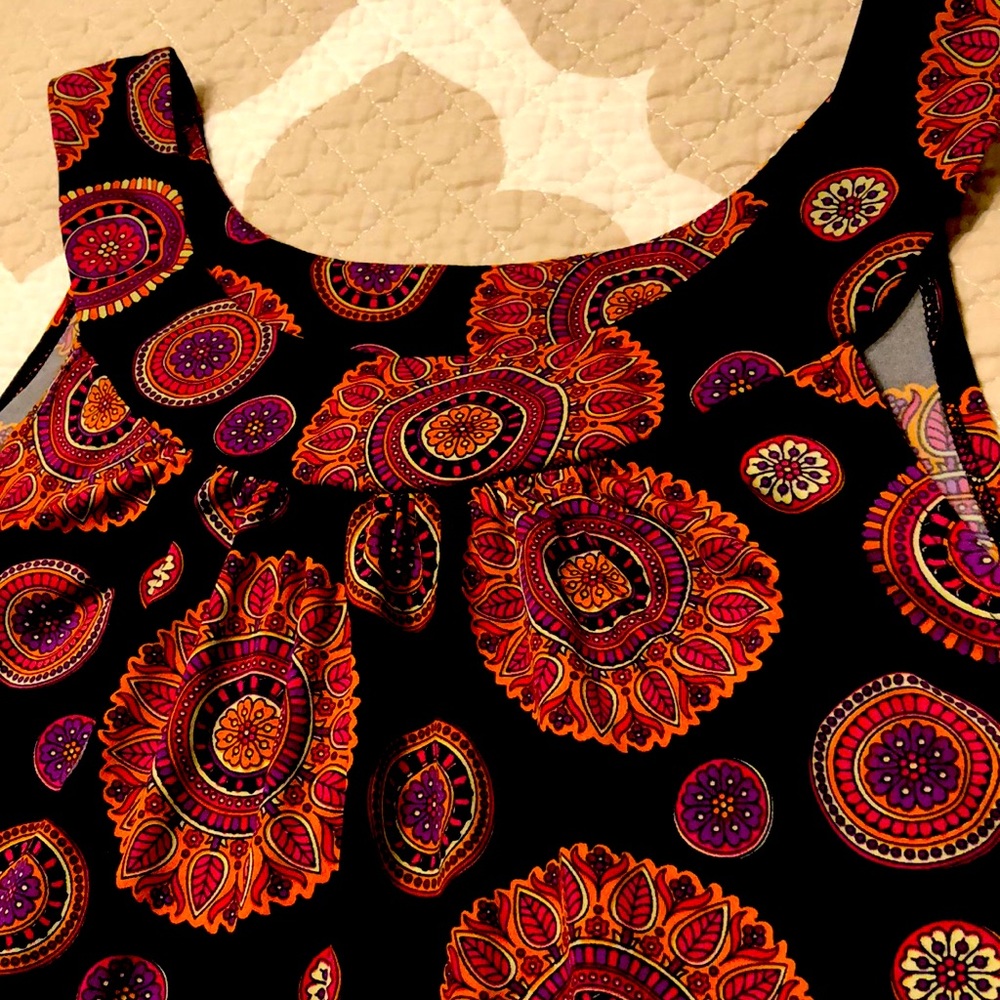 New Direction Sleeveless Bold print Top - Size PXL